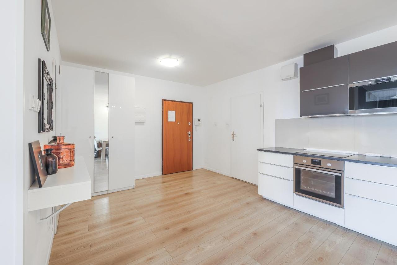 Apartmate Spacious Apartment With Balcony Oldtown For 6 People — Photos 3